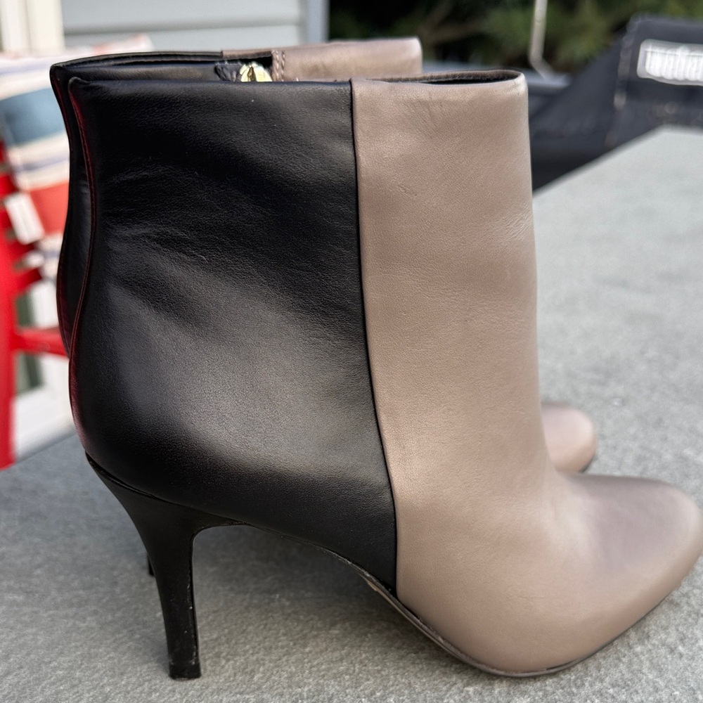 Ann Taylor Chic Two-Tone Ankle Boots Sz 6.5
